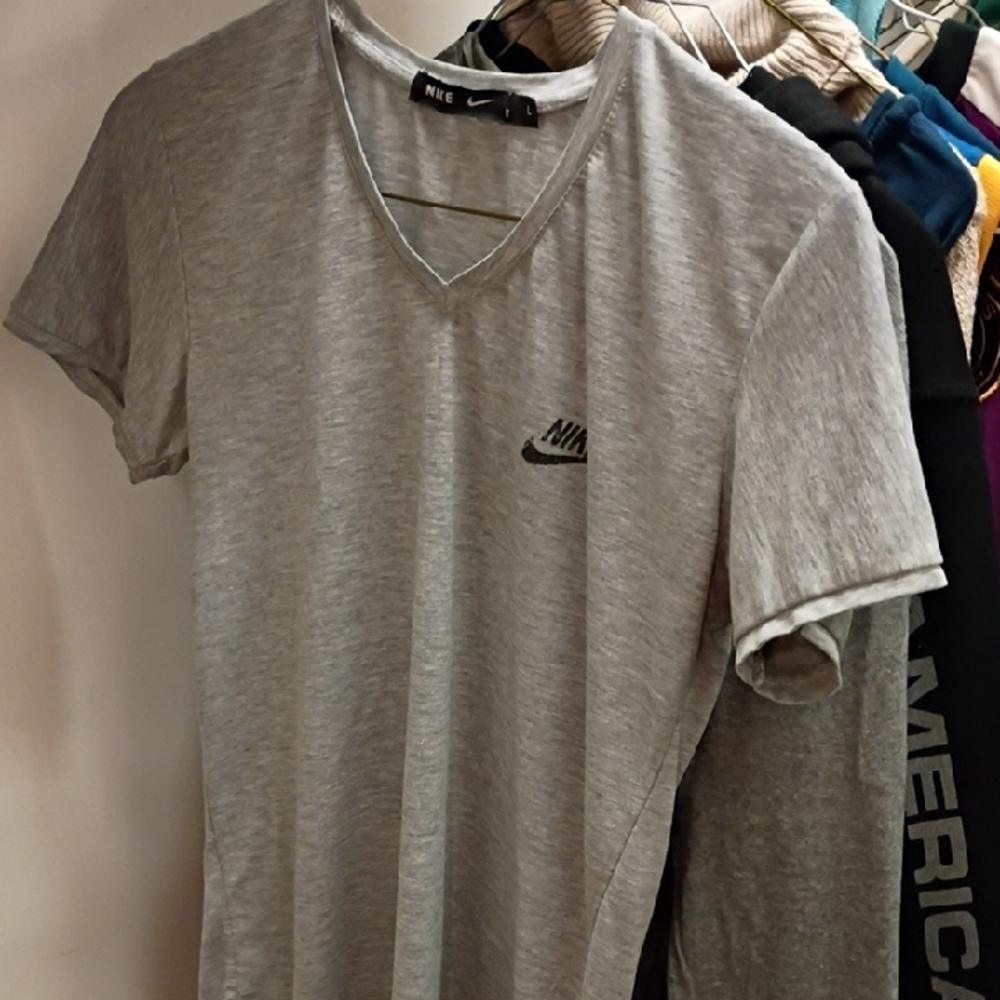 Nike Gray Short Sleeve Tee Classic Style